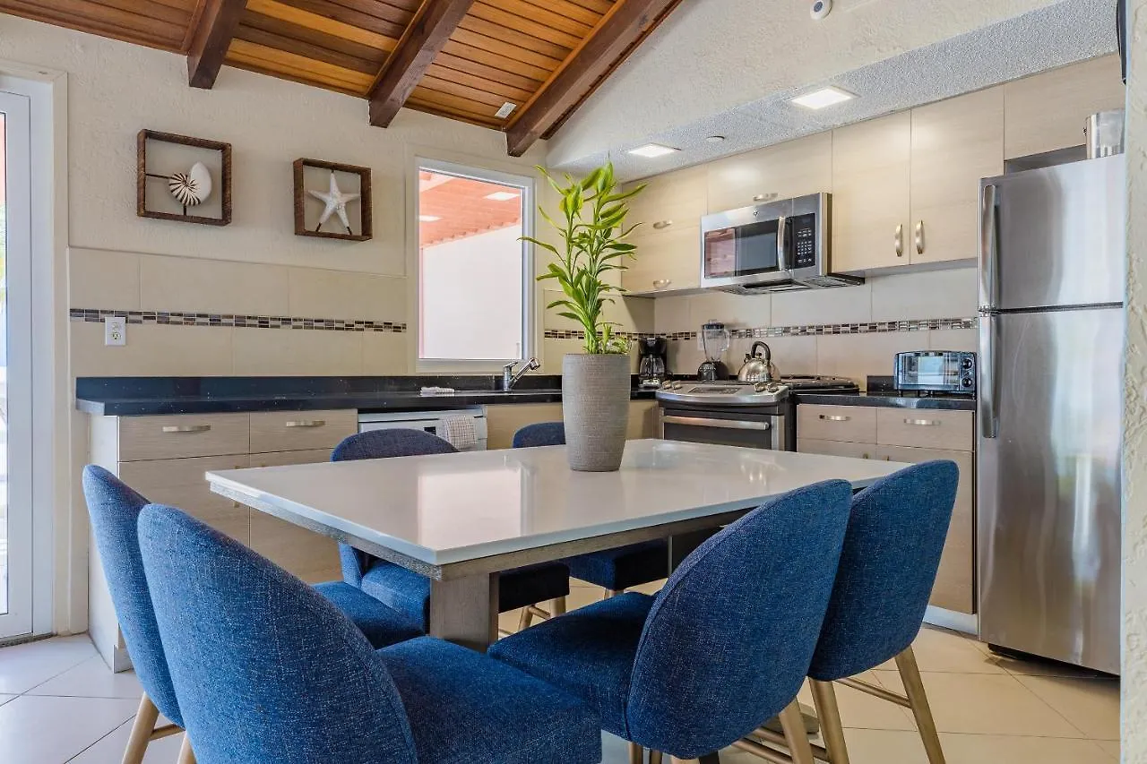 פאלם ביץ' Playa Linda Beach Resort