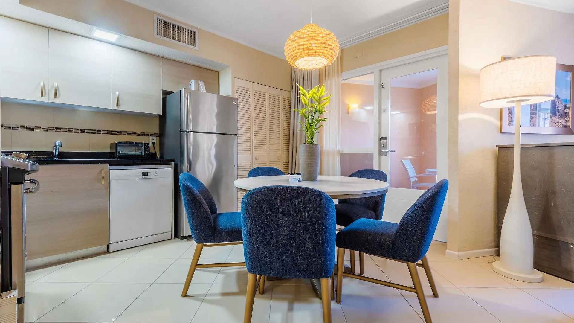 פאלם ביץ' Playa Linda Beach Resort